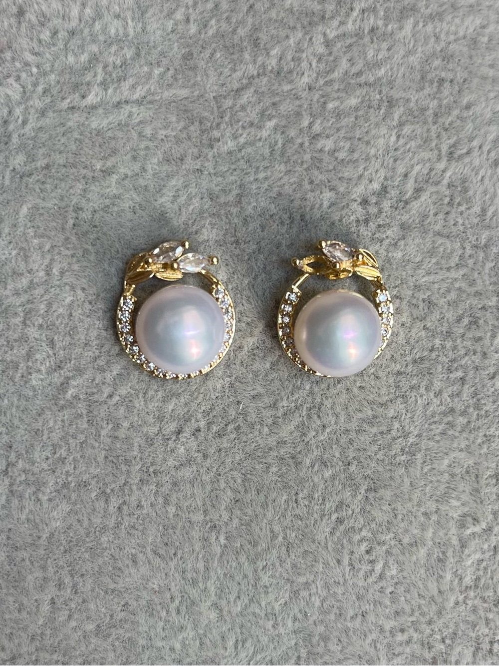 9 mm Freshwater Pearl Halo Stud Earrings with 925 silver posts - Gold Plated